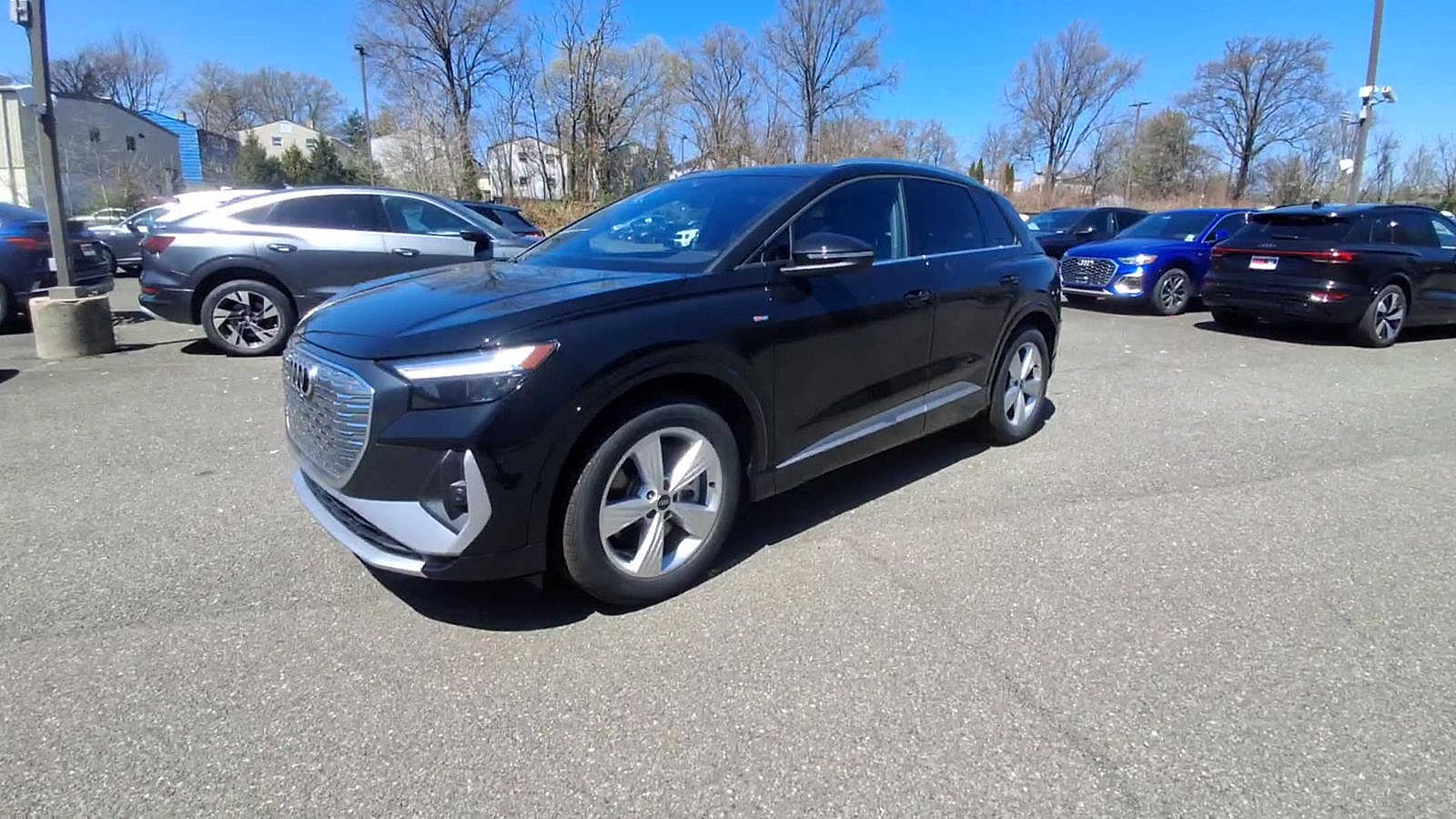 Thumbnail: 2025 Audi Q4 e-tron - 4