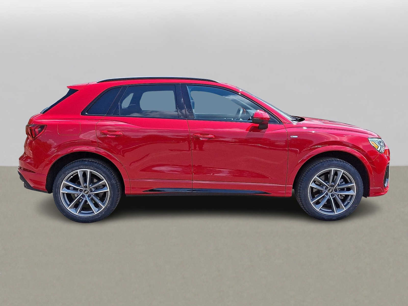 Thumbnail: 2024 Audi Q3 - 32