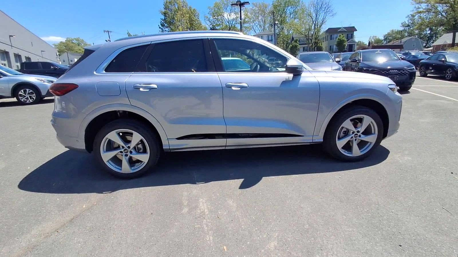 Thumbnail: 2026 Audi Q5 - 9