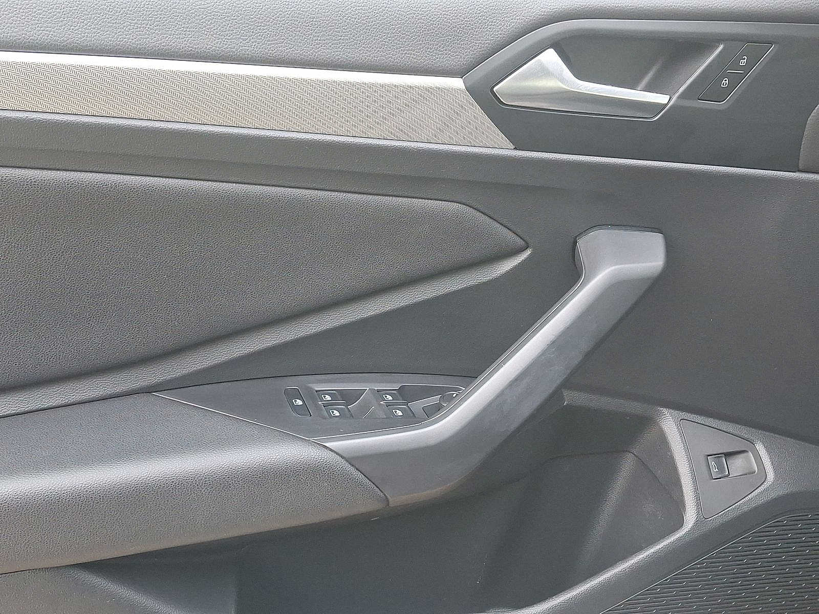 Thumbnail: 2019 Volkswagen Jetta - 10