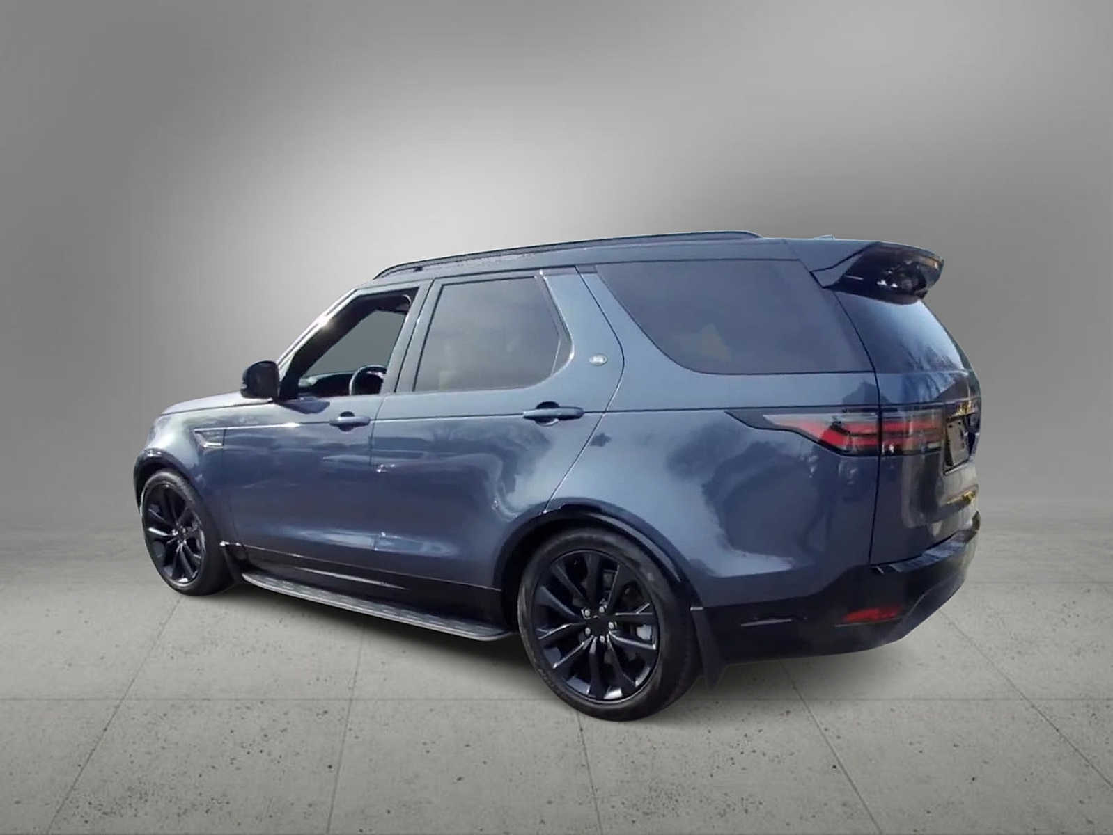 Thumbnail: 2024 Land Rover Discovery - 6