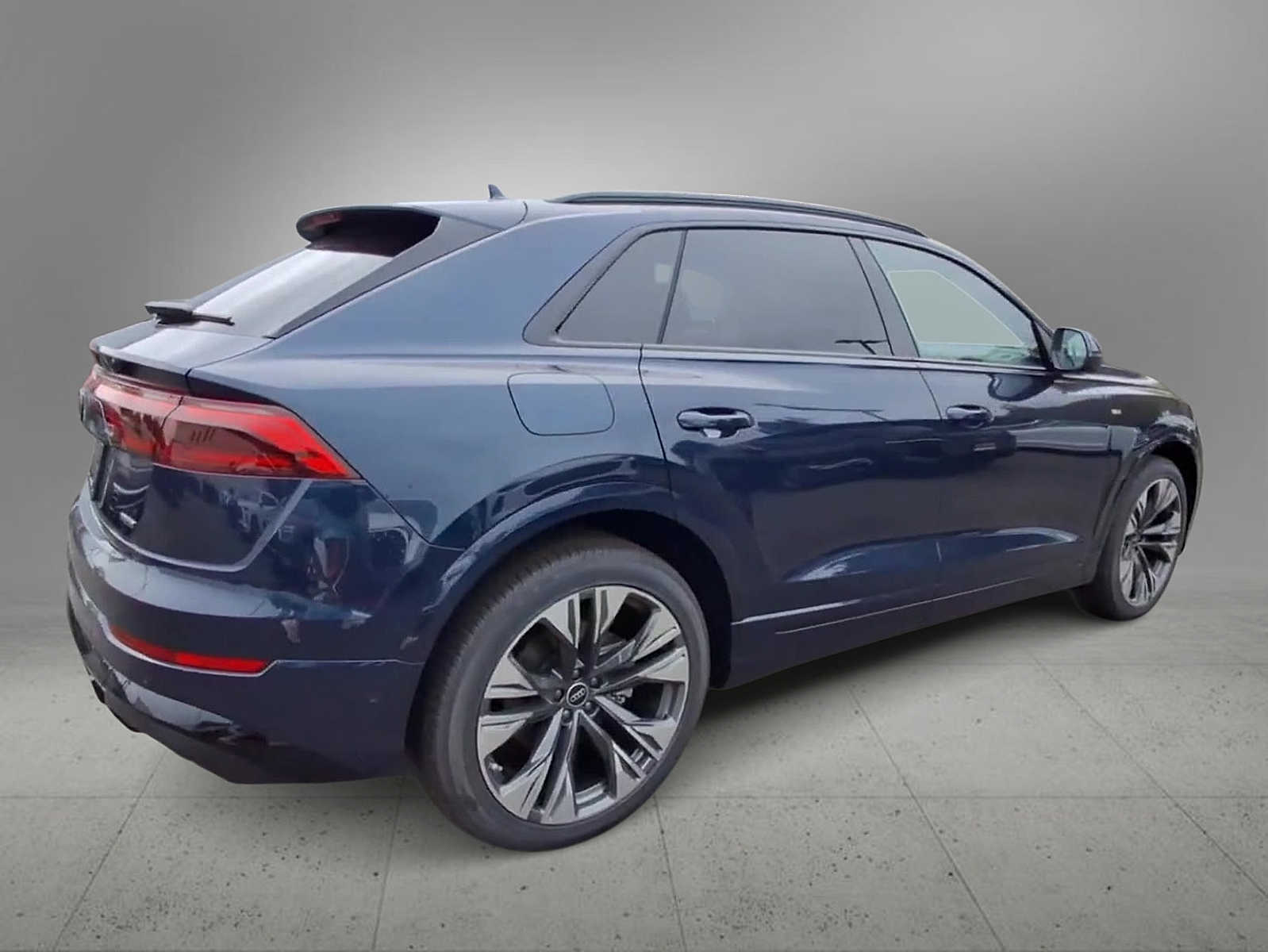 Thumbnail: 2025 Audi Q8 - 8