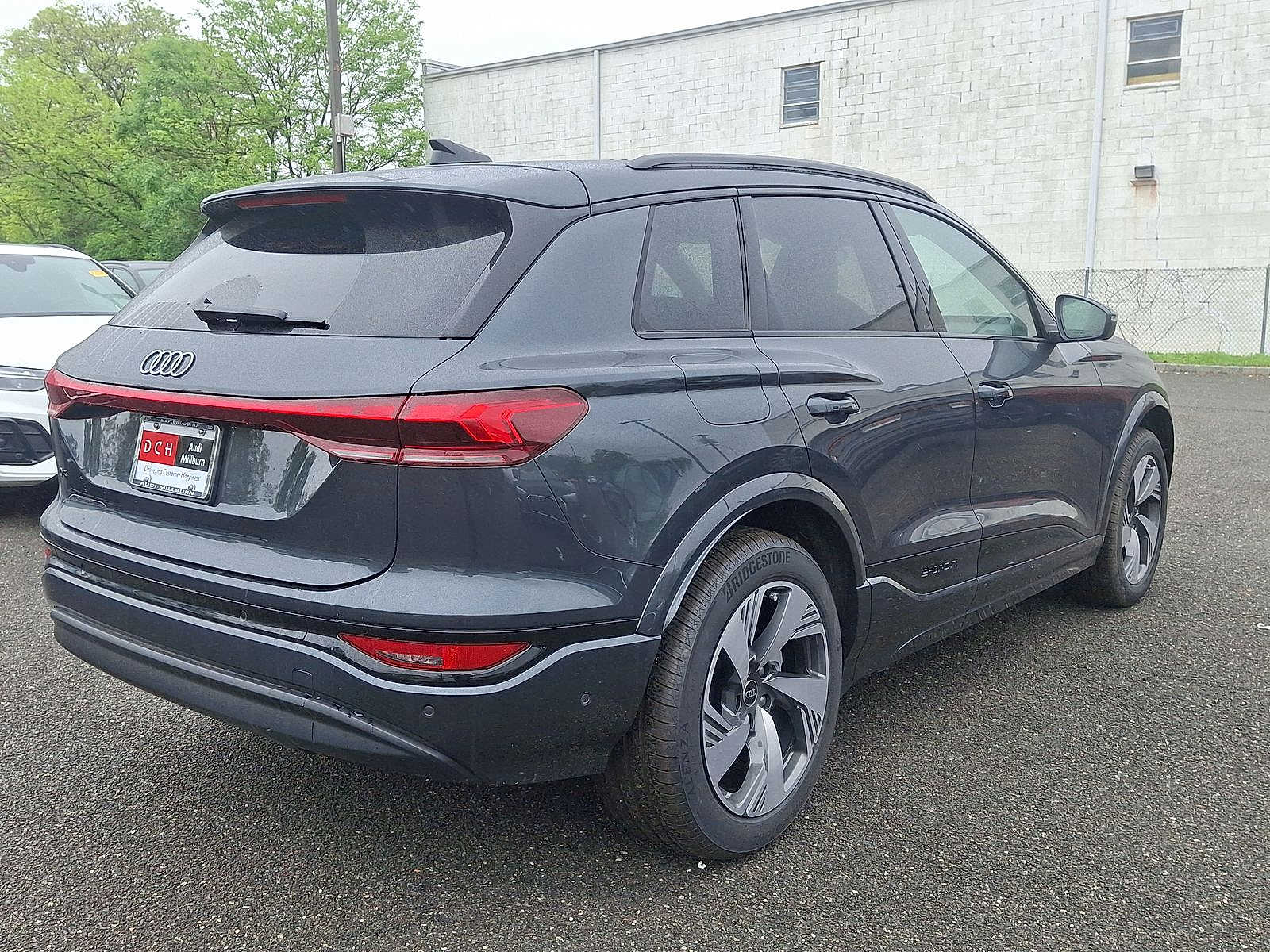 Thumbnail: 2025 Audi Q6 e-tron - 12