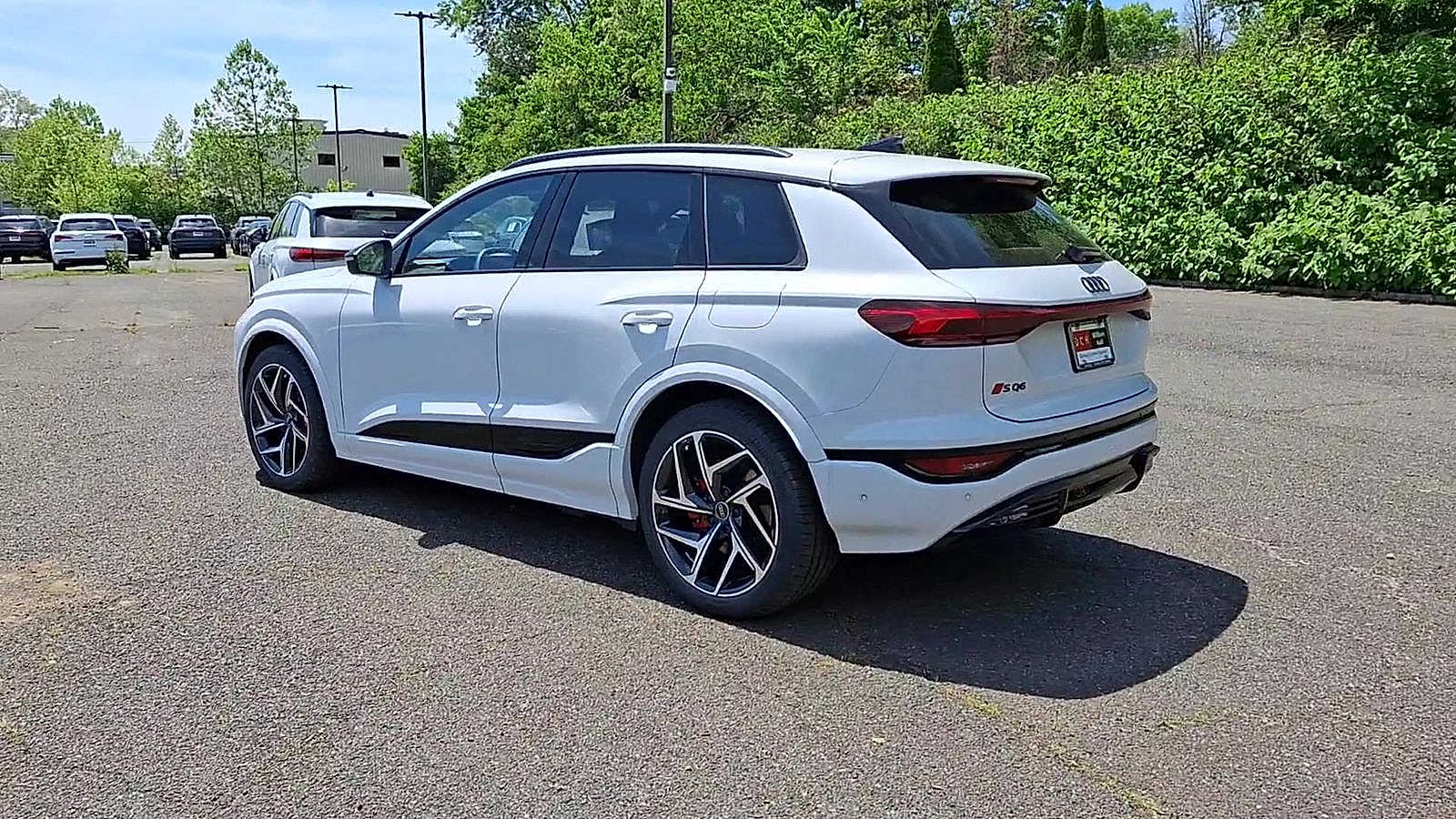 Thumbnail: 2025 Audi SQ6 e-tron - 6