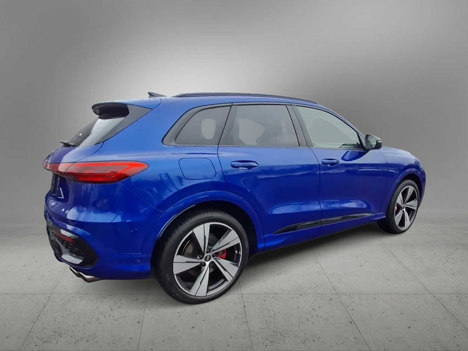 Thumbnail: 2025 Audi SQ5 - 8
