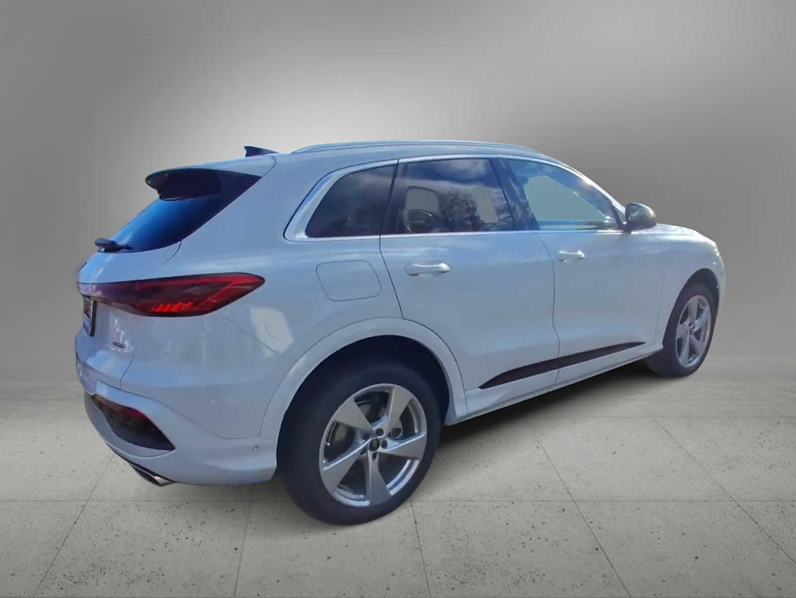 Thumbnail: 2025 Audi Q5 - 8