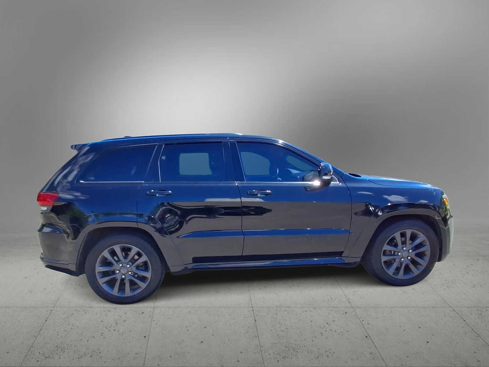 Thumbnail: 2018 Jeep Grand Cherokee - 9