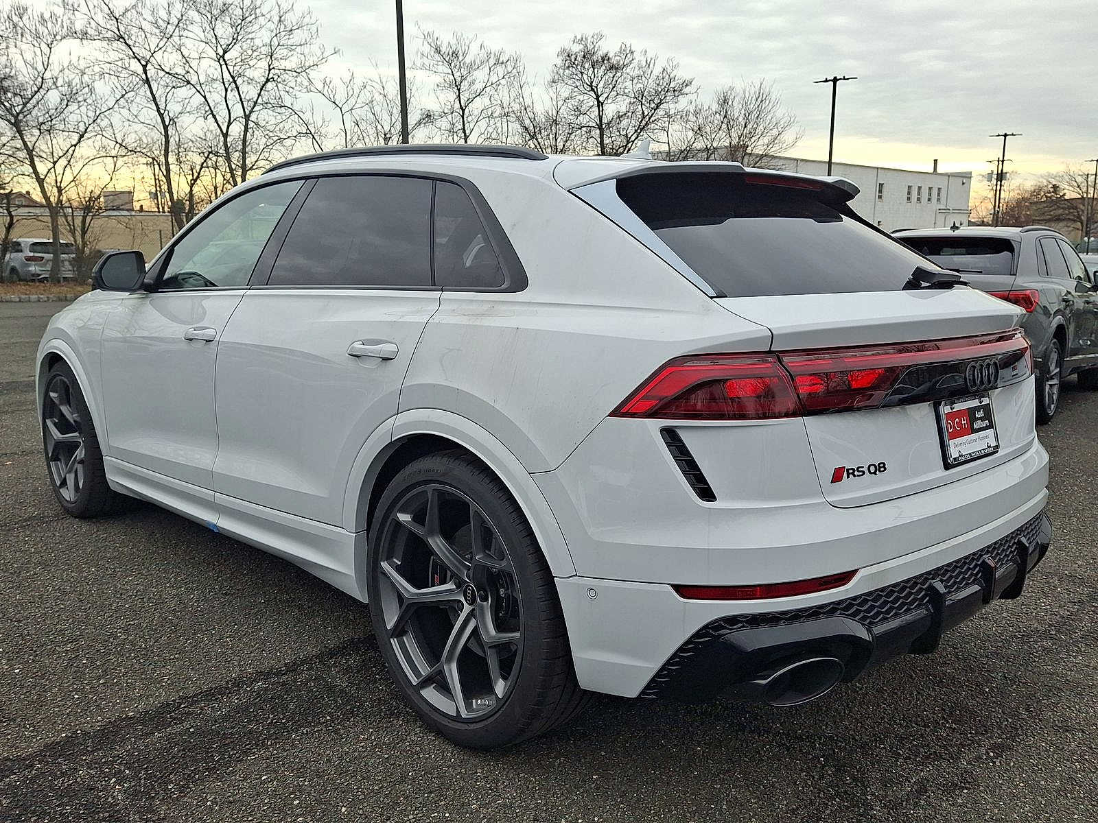 Thumbnail: 2026 Audi RS Q8 - 12