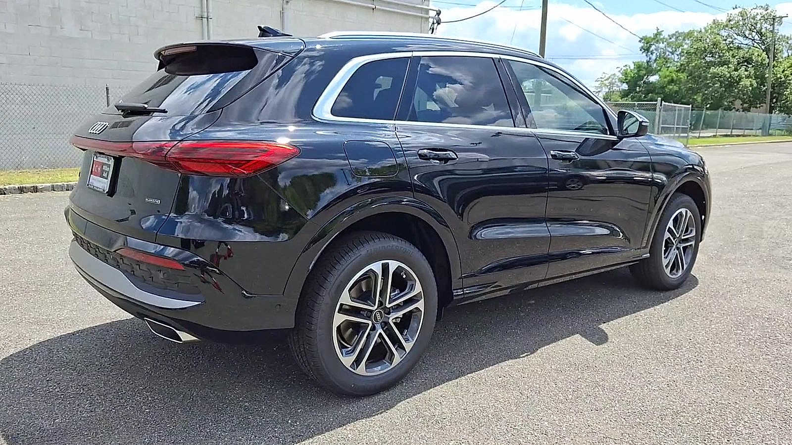 Thumbnail: 2025 Audi Q5 - 6