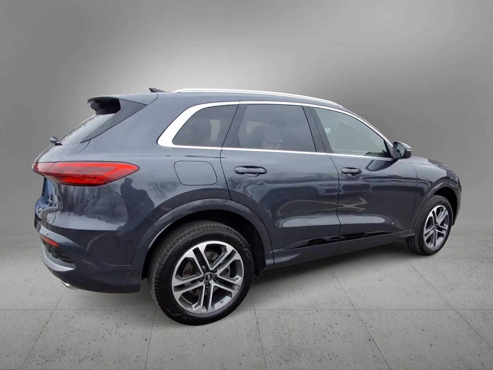 Thumbnail: 2025 Audi Q5 - 8