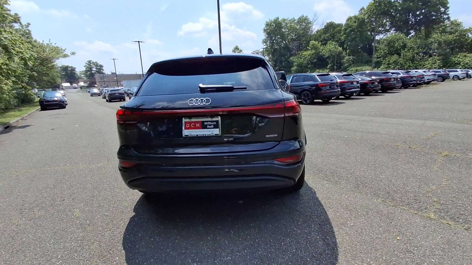 Thumbnail: 2025 Audi Q6 e-tron - 7