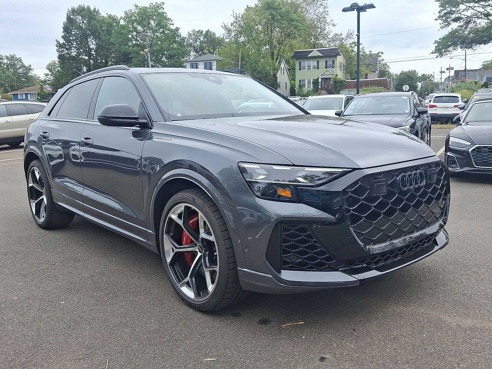 Thumbnail: 2025 Audi RS Q8 - 10