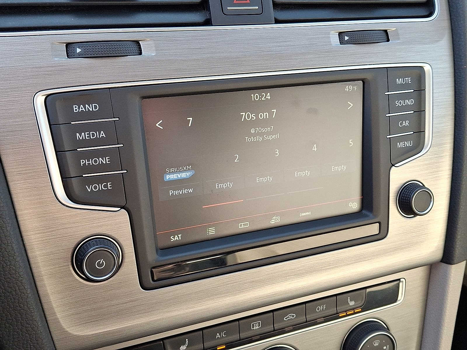 Thumbnail: 2016 Volkswagen Golf - 14