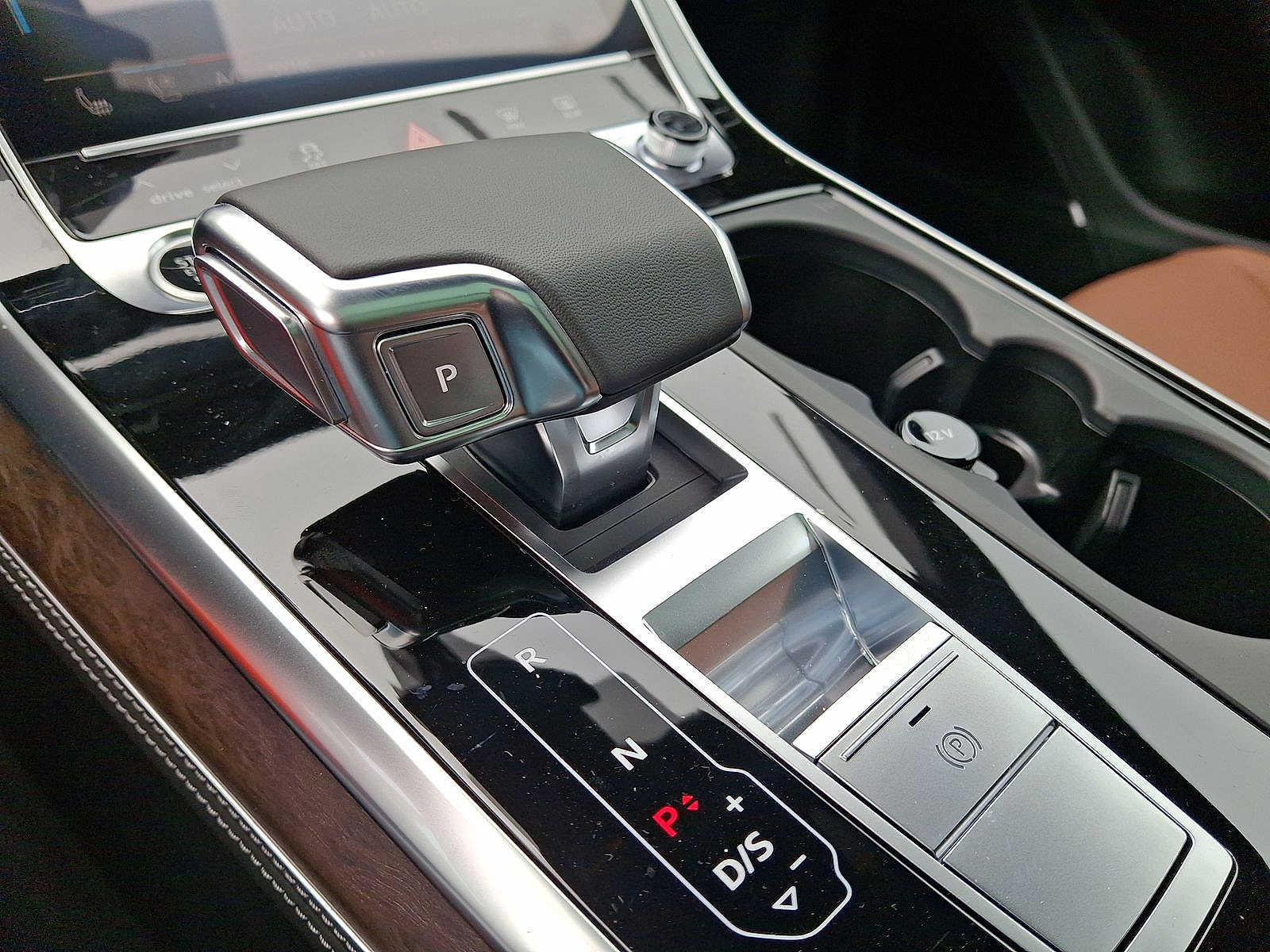 Thumbnail: 2025 Audi Q8 - 14