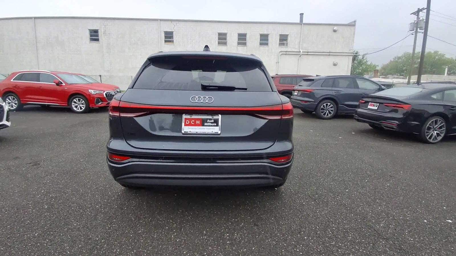 Thumbnail: 2025 Audi Q6 e-tron - 7