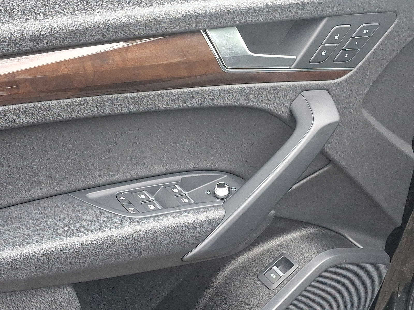 Thumbnail: 2020 Audi Q5 - 10