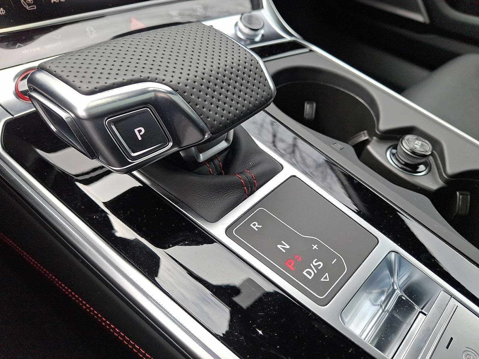 Thumbnail: 2026 Audi RS 6 - 14