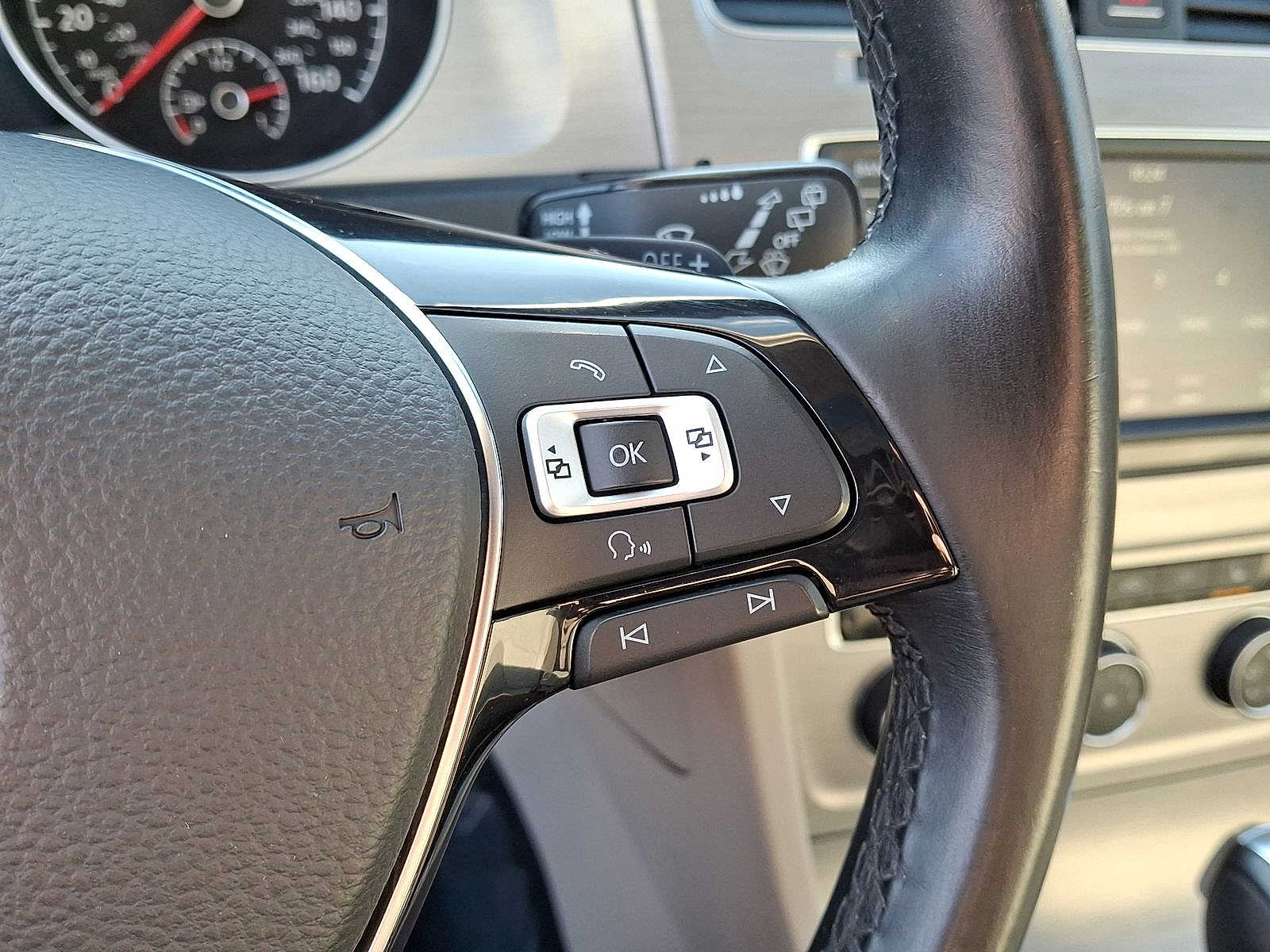 Thumbnail: 2016 Volkswagen Golf - 18