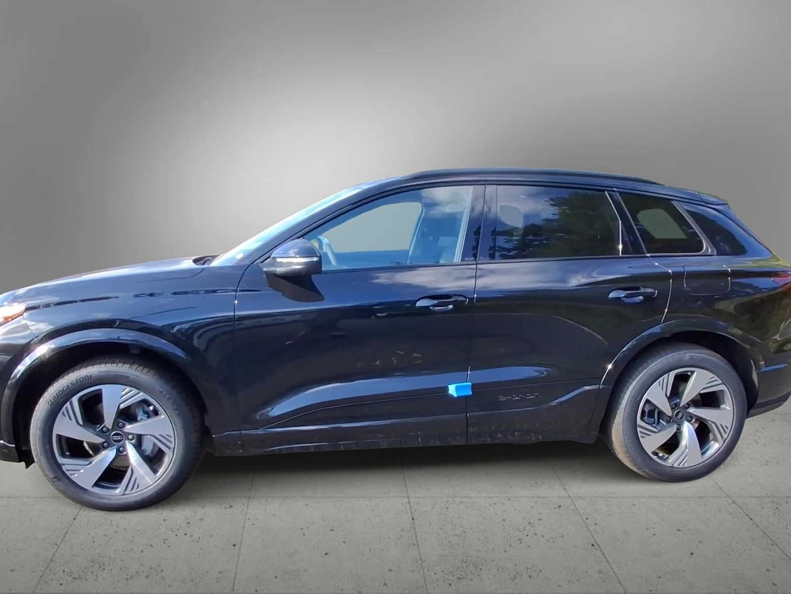 Thumbnail: 2025 Audi Q6 e-tron - 9