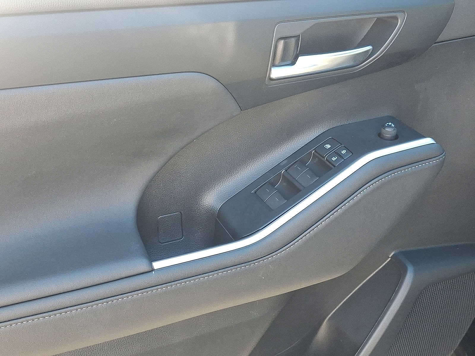 Thumbnail: 2021 Toyota Highlander - 10