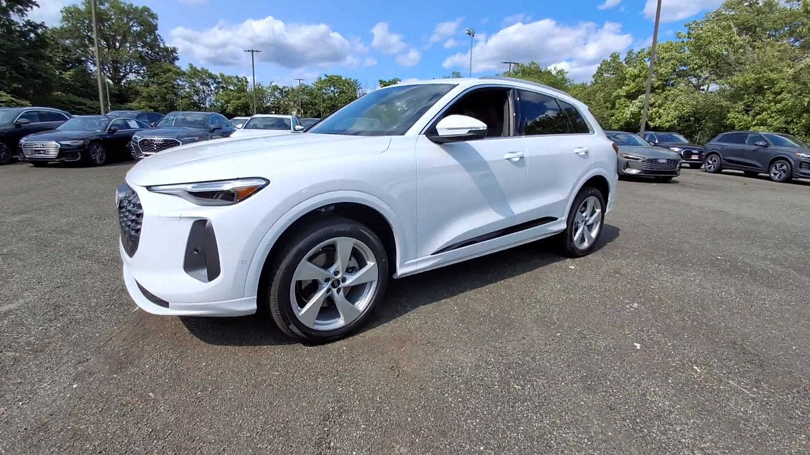 Thumbnail: 2025 Audi Q5 - 4