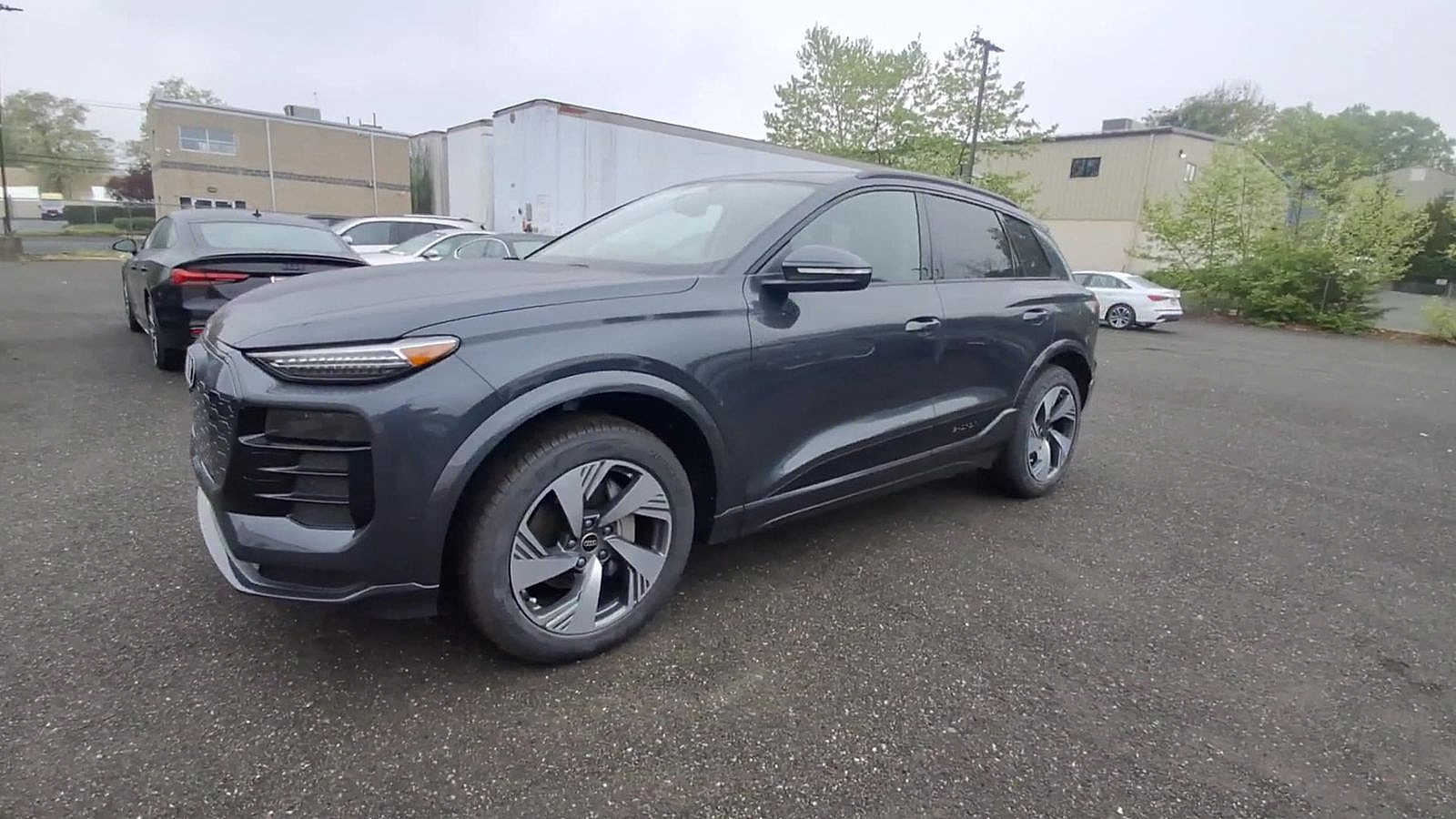 Thumbnail: 2025 Audi Q6 e-tron - 4