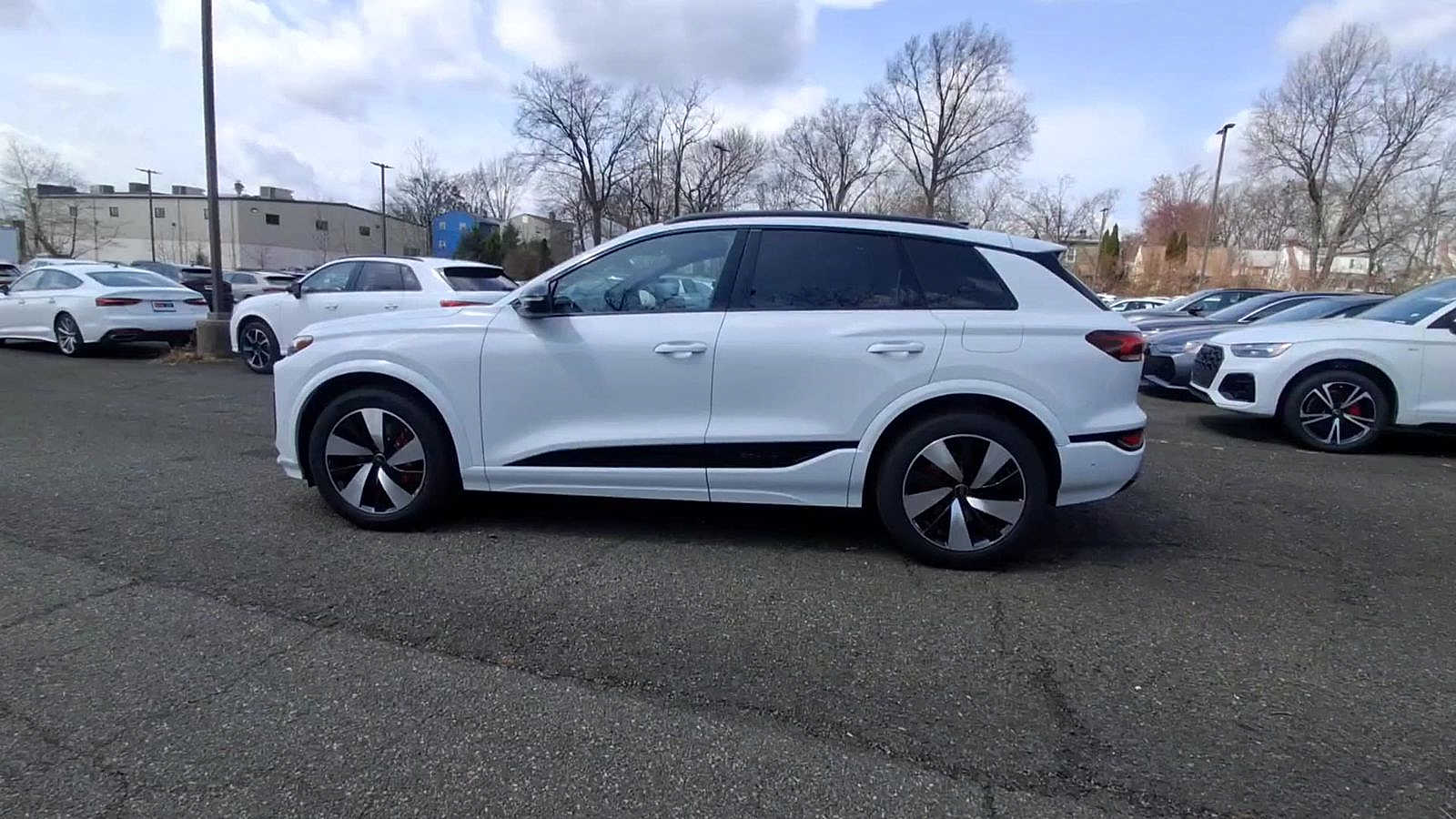 Thumbnail: 2025 Audi SQ6 e-tron - 5