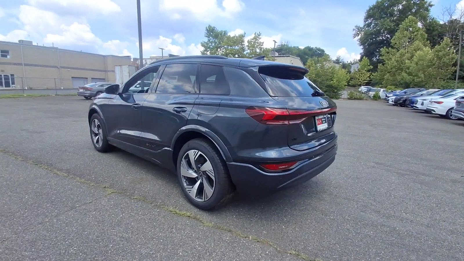 Thumbnail: 2025 Audi Q6 e-tron - 6