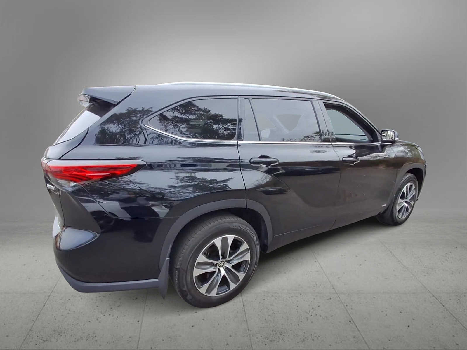Thumbnail: 2022 Toyota Highlander - 8