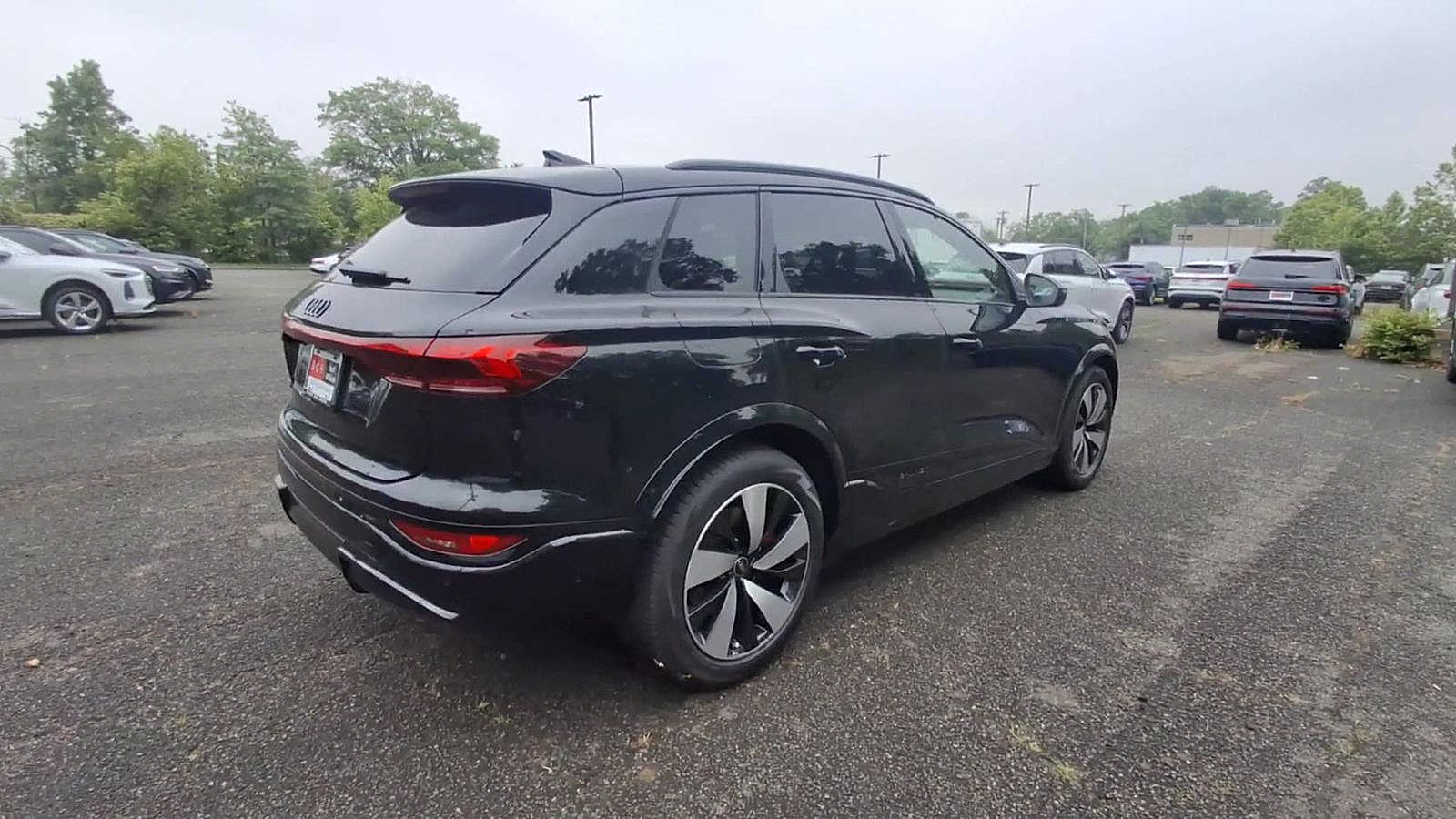 Thumbnail: 2025 Audi SQ6 e-tron - 8
