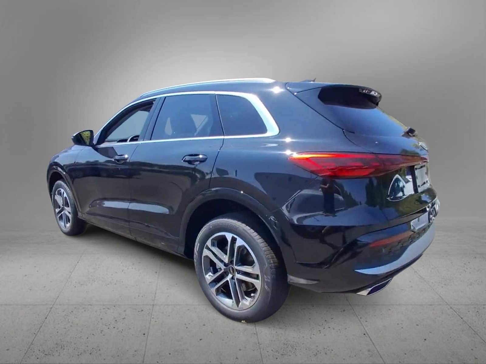 Thumbnail: 2025 Audi Q5 - 6