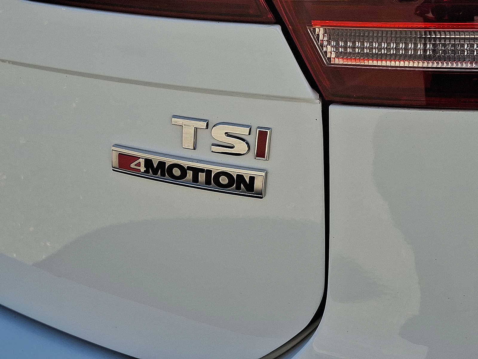 Thumbnail: 2018 Volkswagen Tiguan - 24
