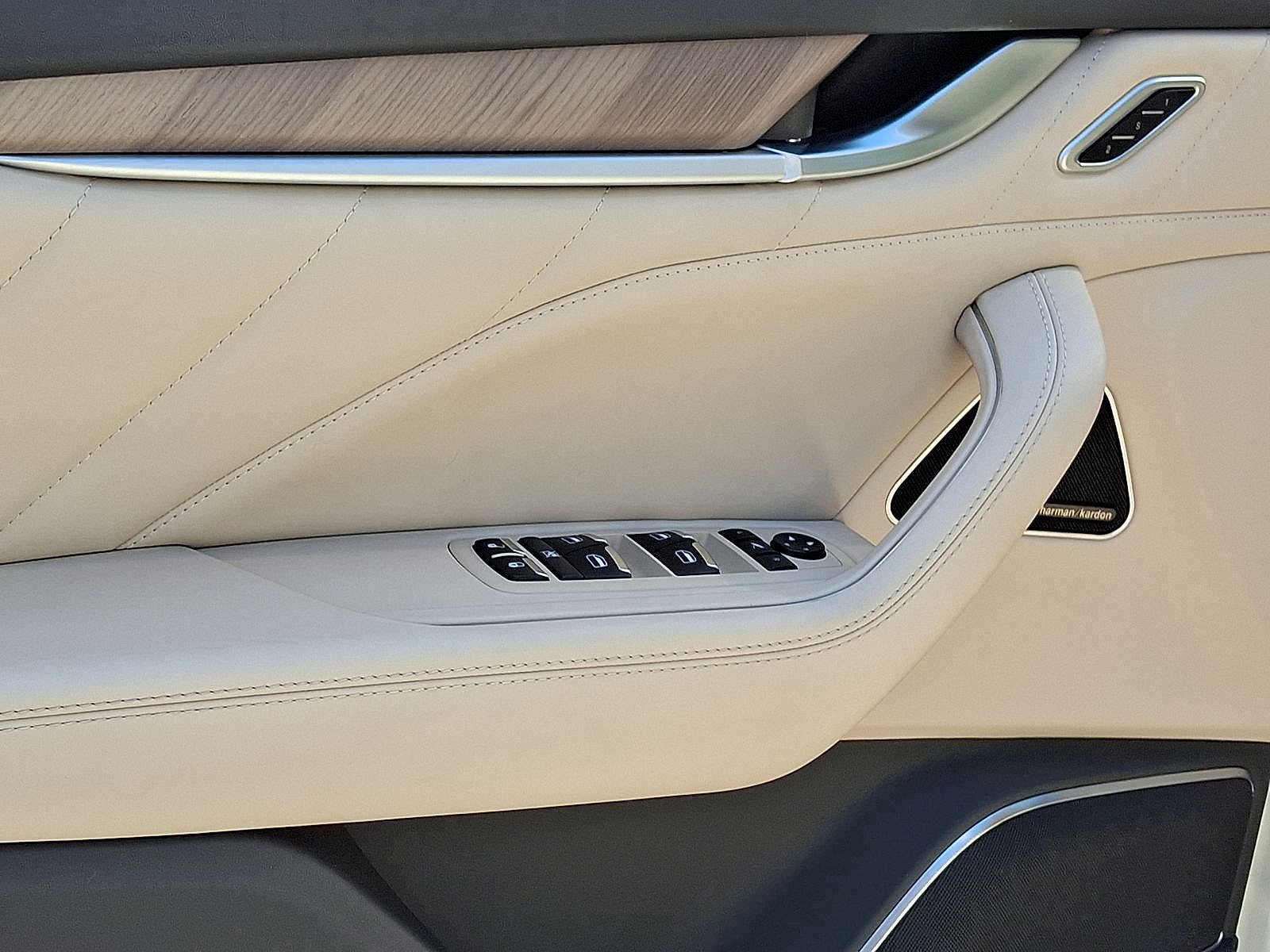 Thumbnail: 2020 Maserati Levante - 10