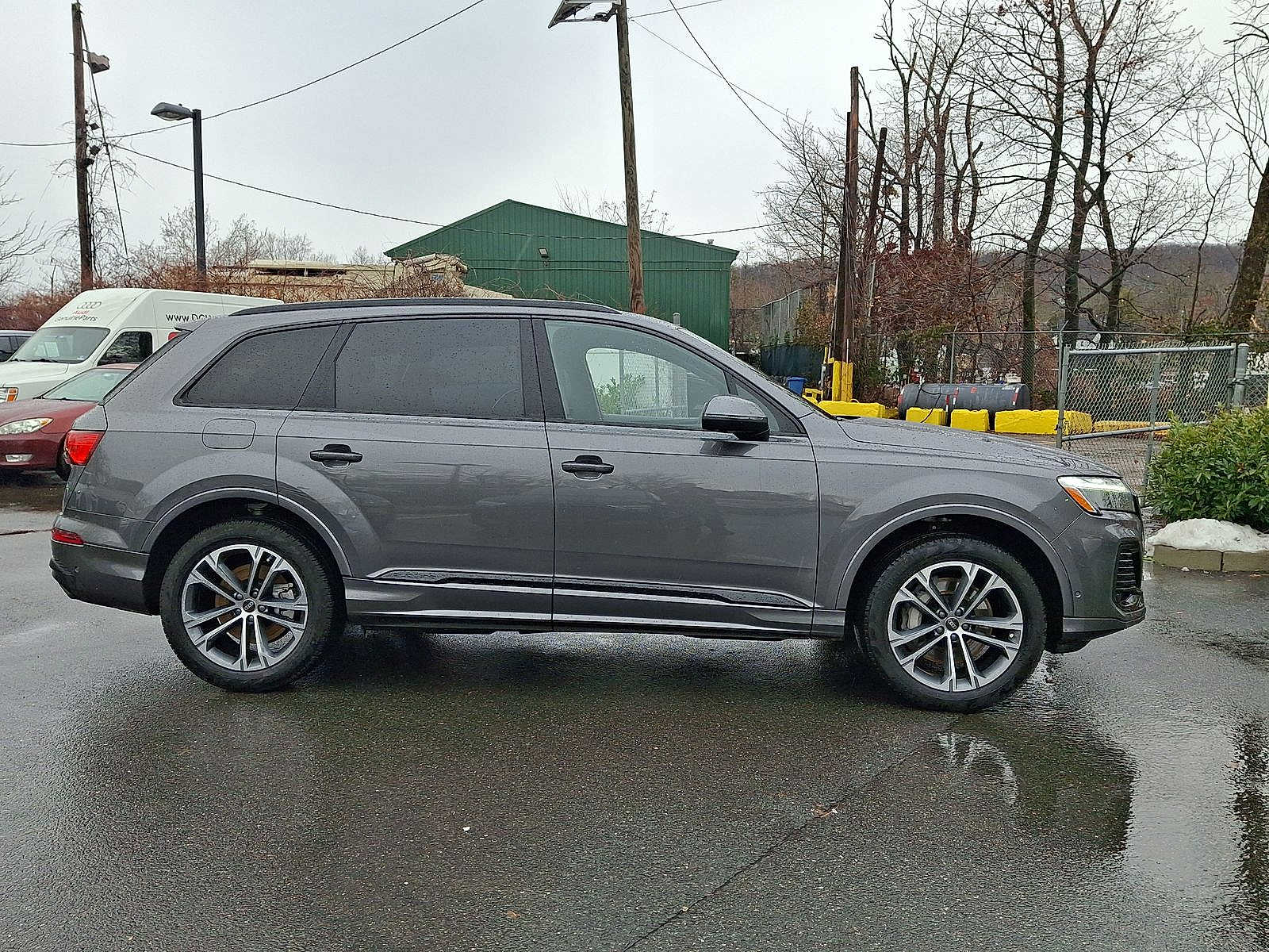 Thumbnail: 2025 Audi Q7 - 26