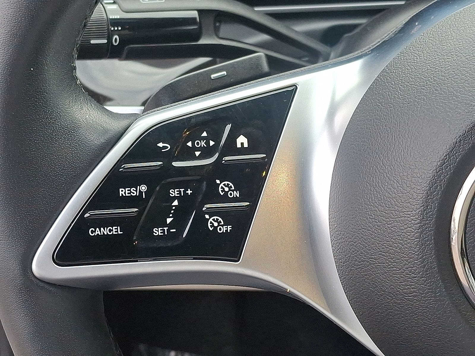 Thumbnail: 2023 Mercedes-Benz C-Class - 17