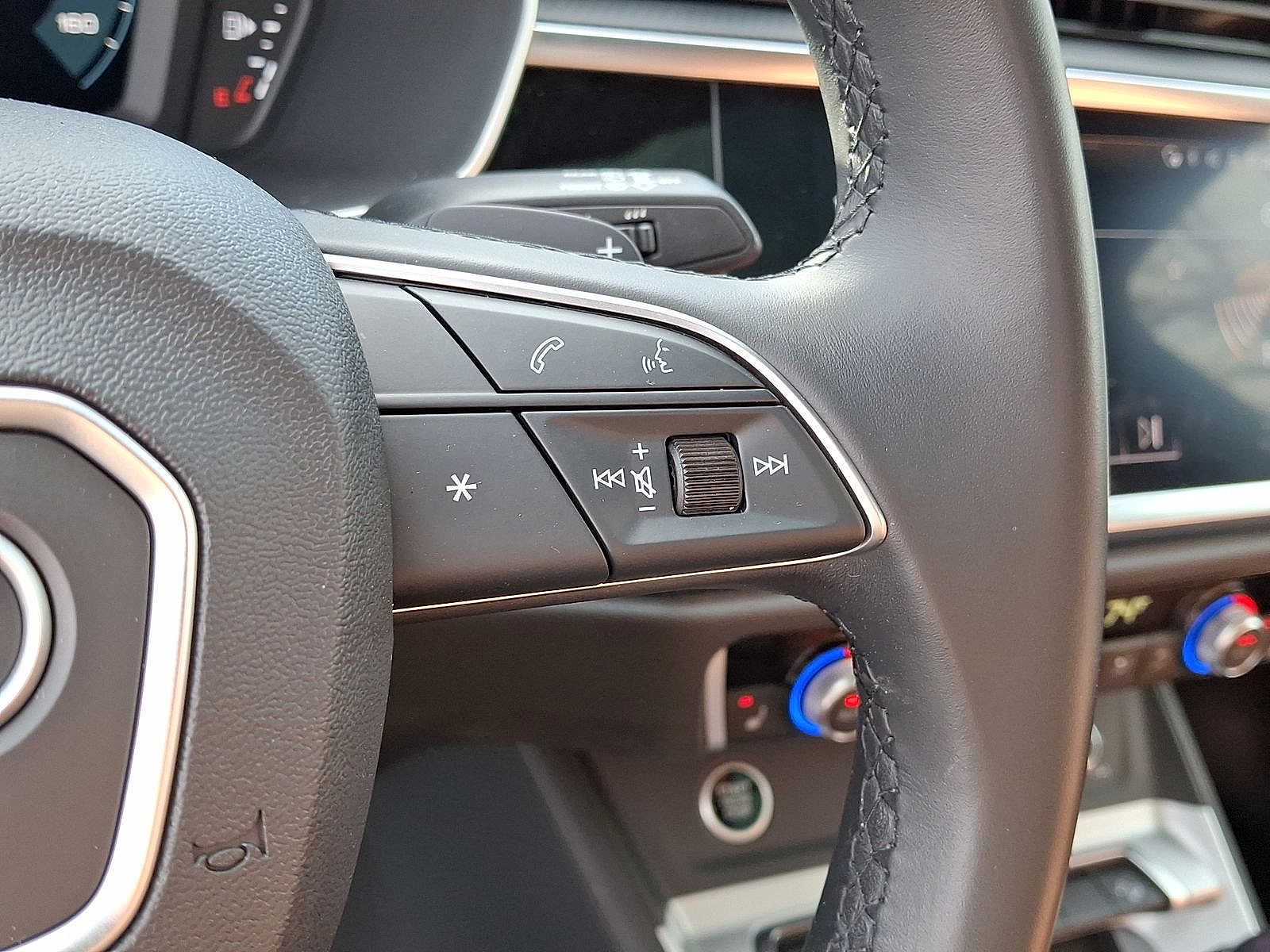 Thumbnail: 2022 Audi Q3 - 18