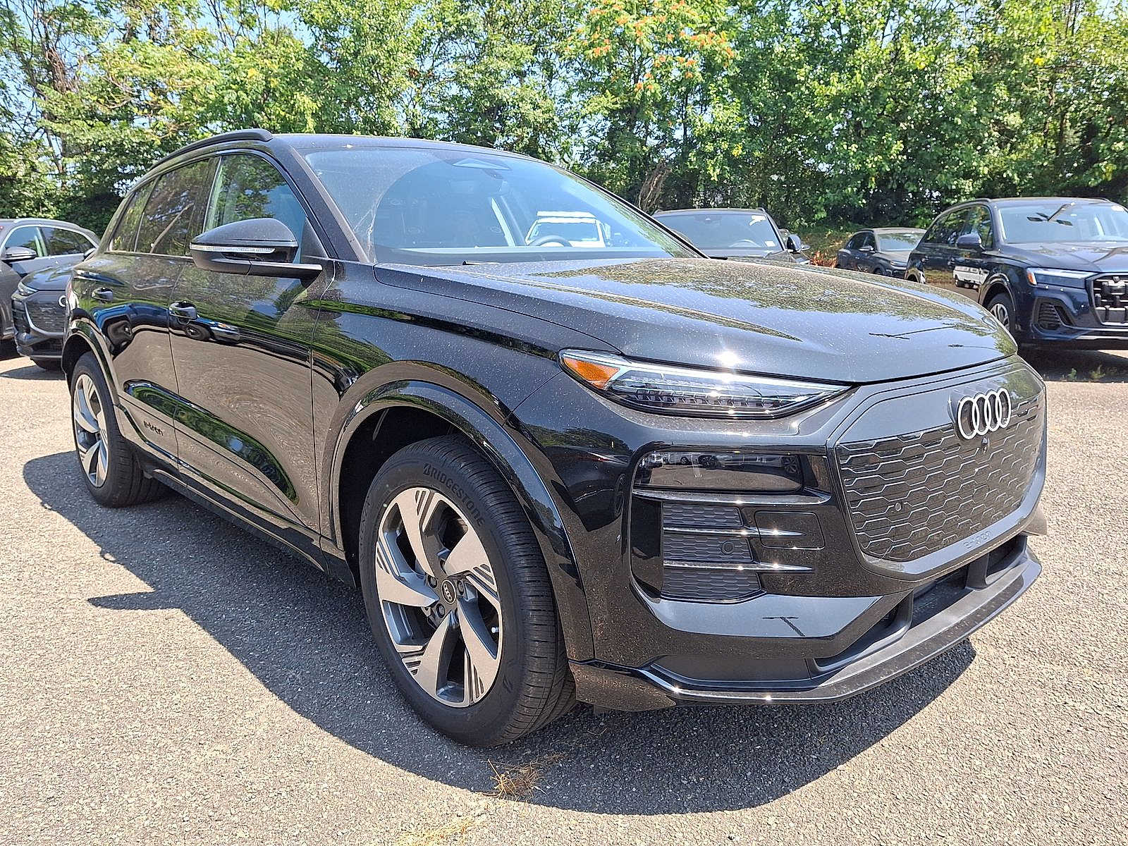 Thumbnail: 2025 Audi Q6 e-tron - 10
