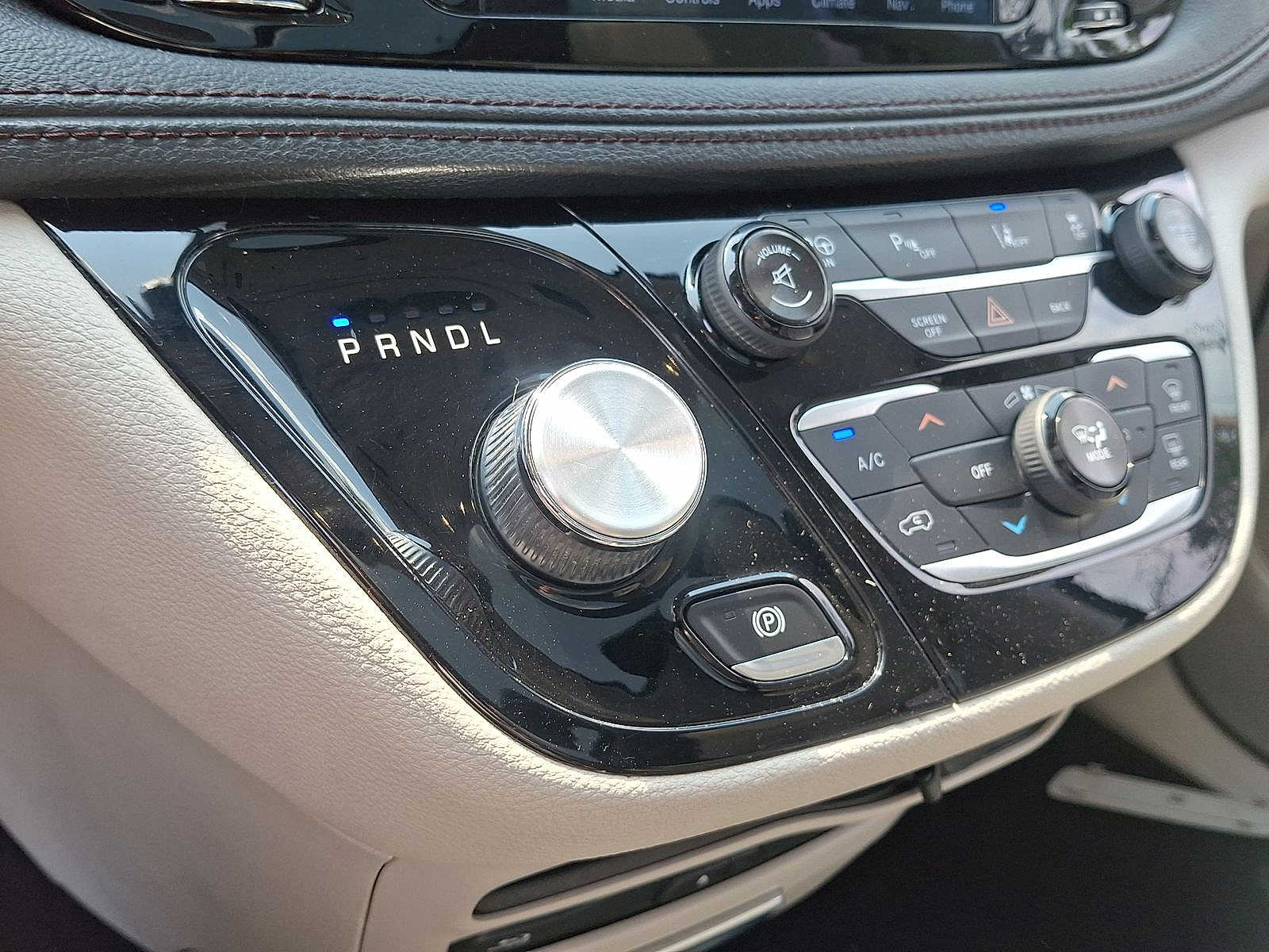 Thumbnail: 2017 Chrysler Pacifica - 12