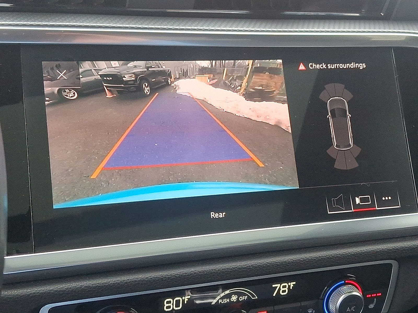 Thumbnail: 2020 Audi Q3 - 15