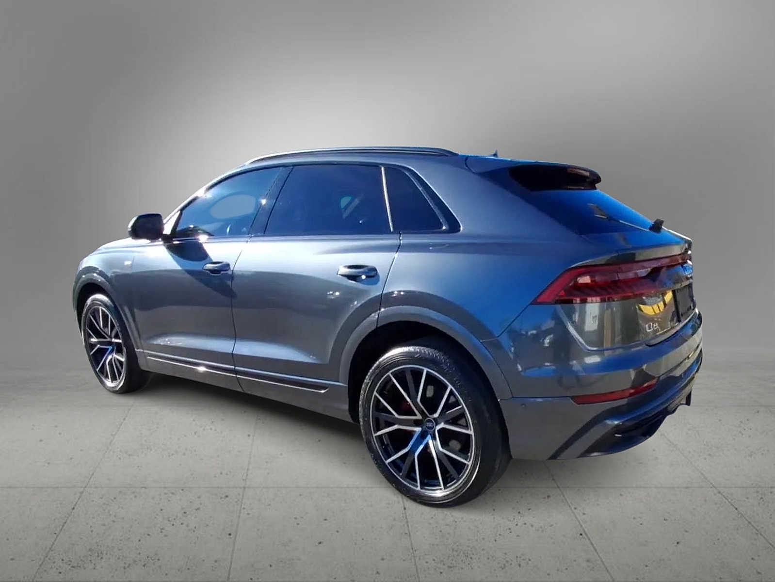Thumbnail: 2021 Audi Q8 - 6
