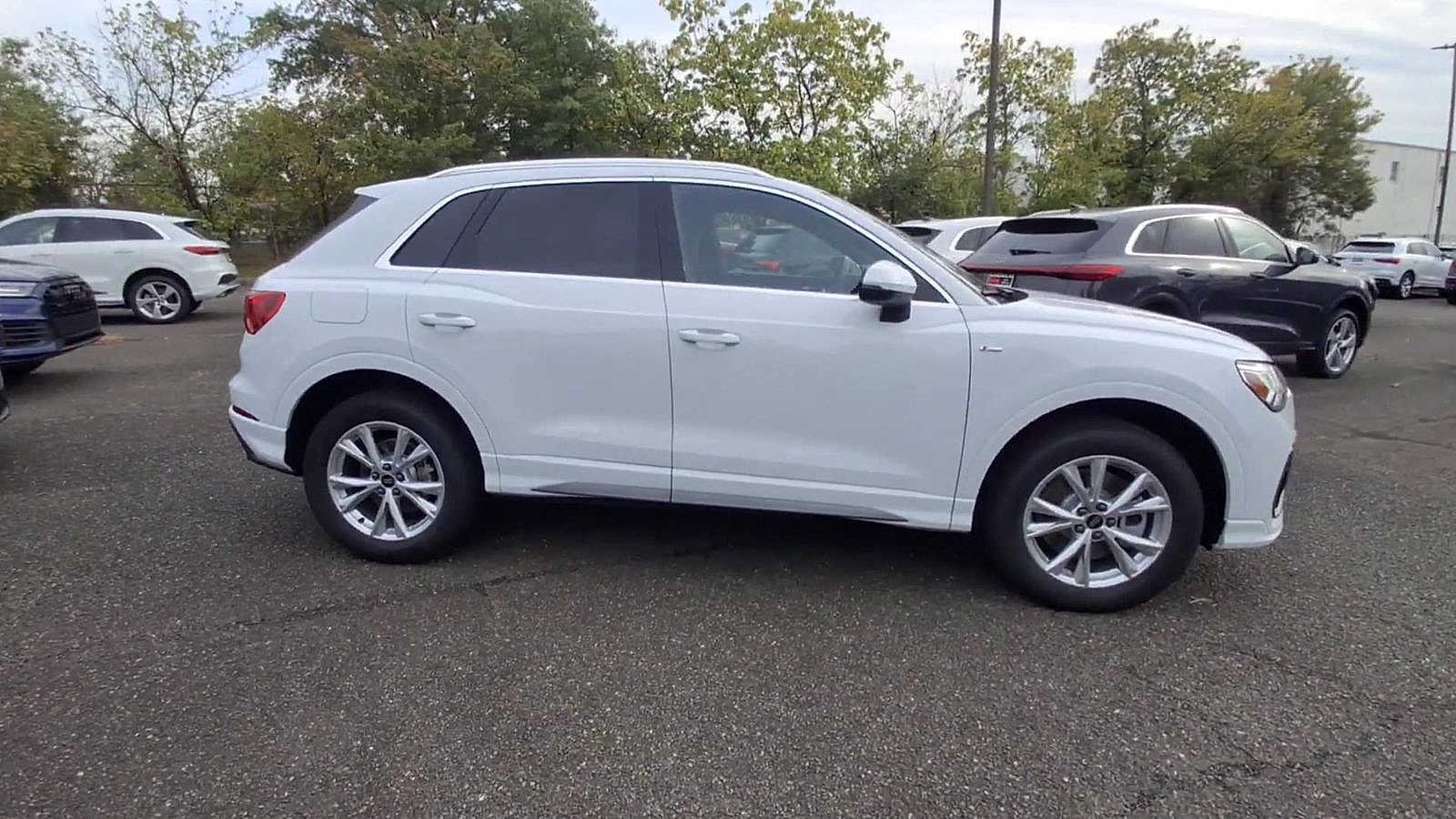 Thumbnail: 2025 Audi Q3 - 9