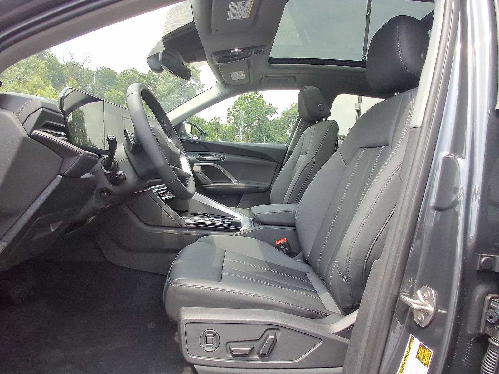 Thumbnail: 2025 Audi Q5 - 13