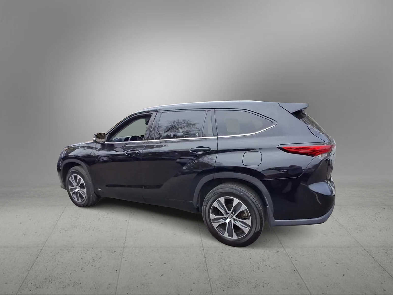 Thumbnail: 2022 Toyota Highlander - 5