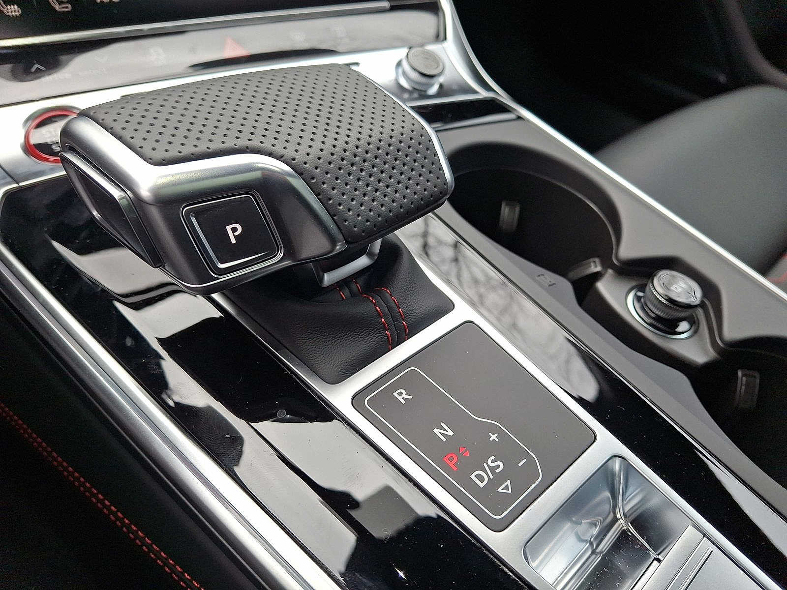 Thumbnail: 2026 Audi RS 7 - 14