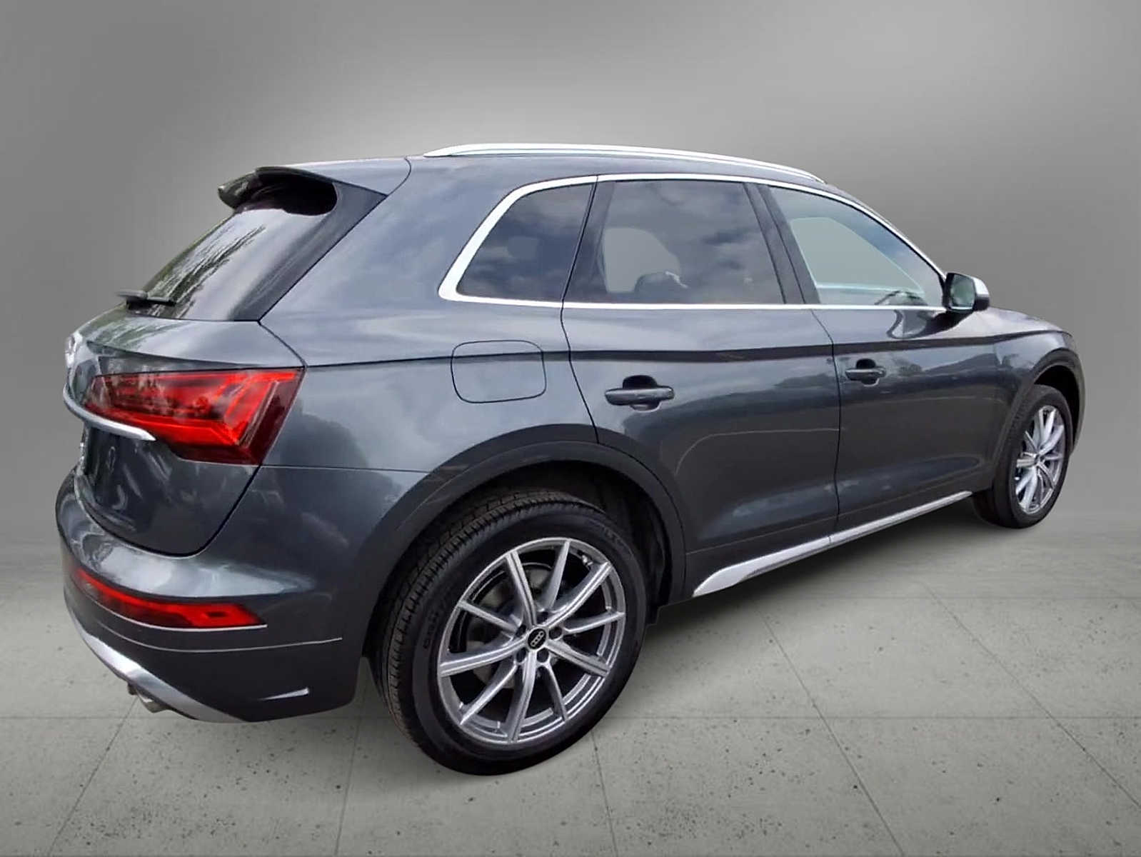 Thumbnail: 2023 Audi SQ5 - 8