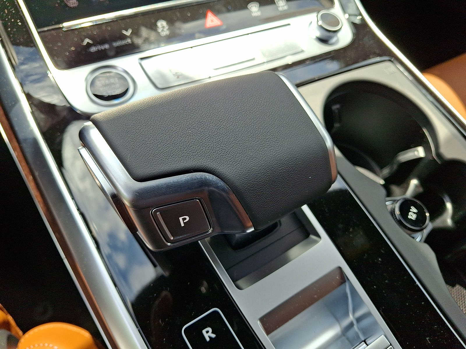 Thumbnail: 2026 Audi Q8 - 21