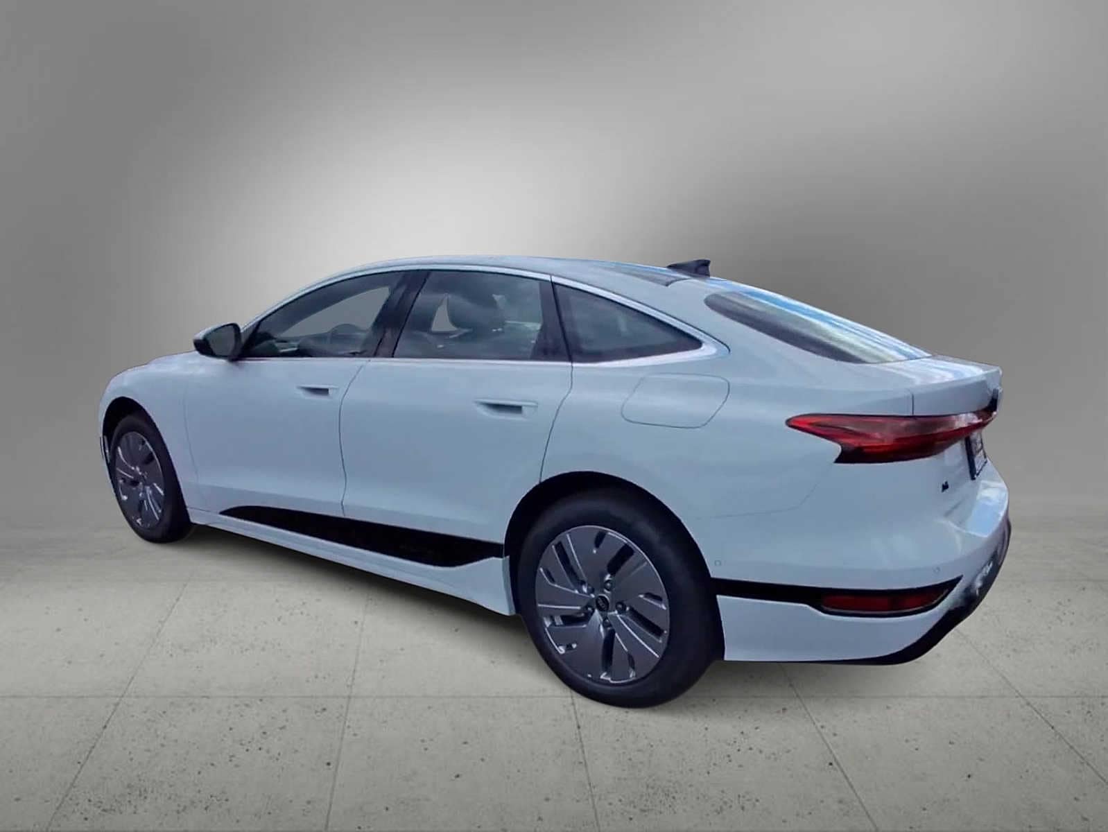 Thumbnail: 2025 Audi e-tron S - 6