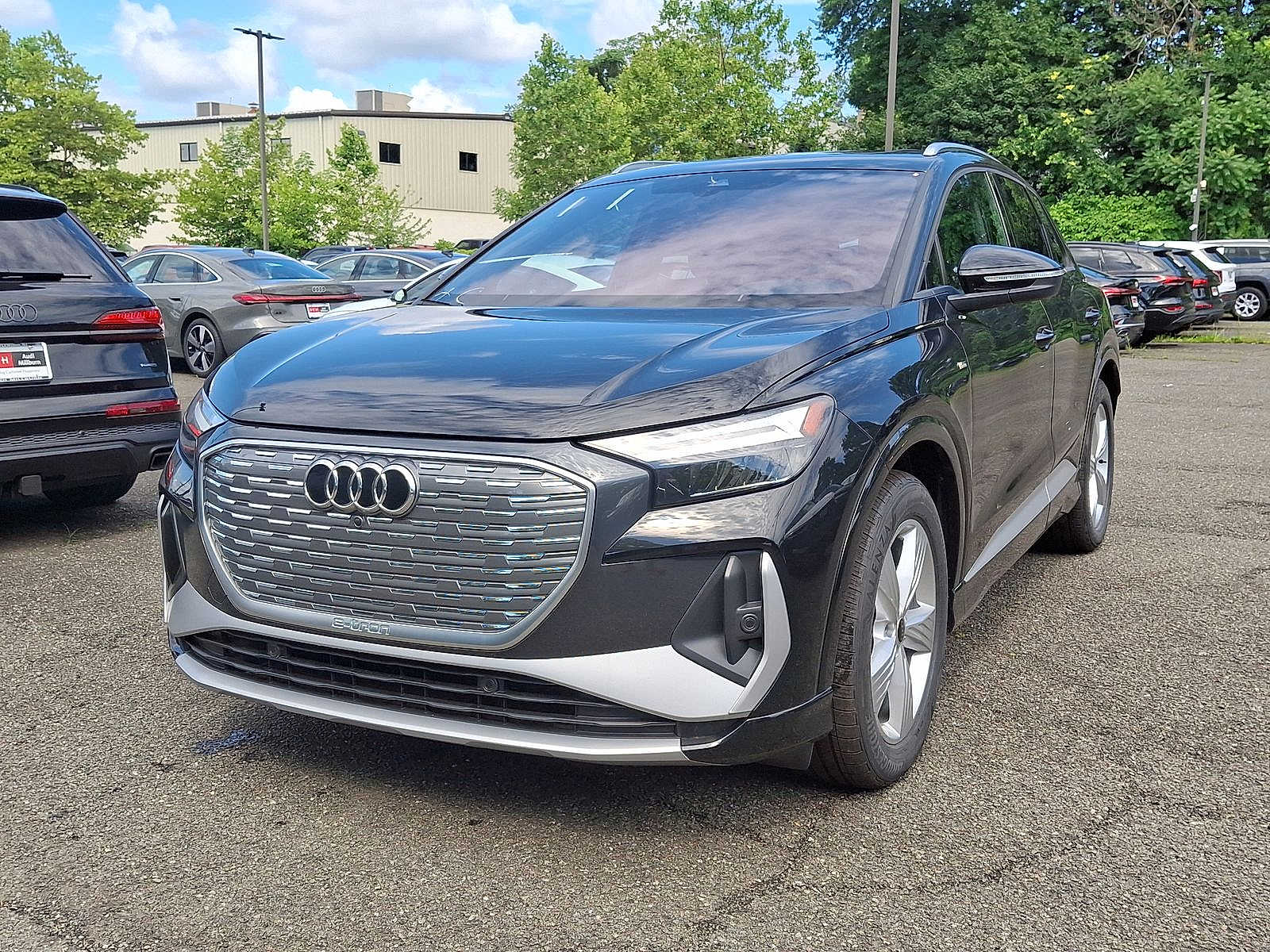 Thumbnail: 2025 Audi Q4 e-tron - 10