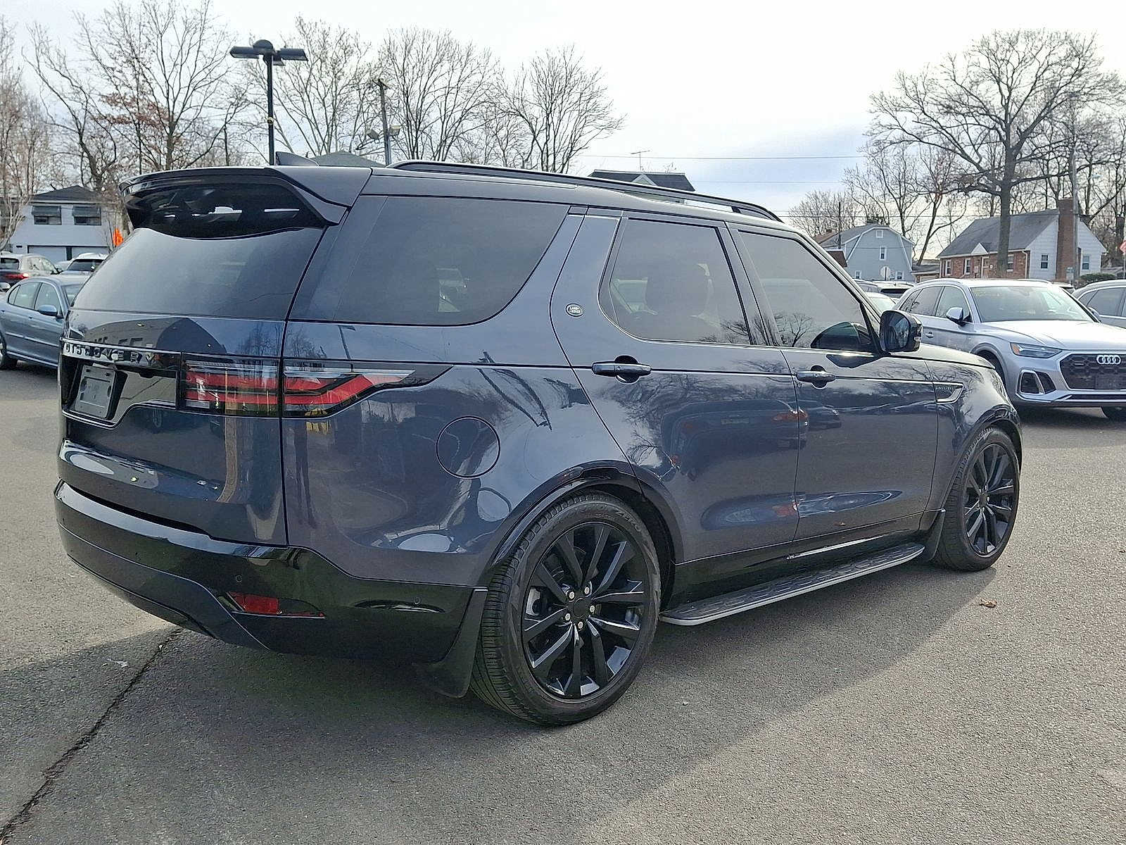 Thumbnail: 2024 Land Rover Discovery - 25