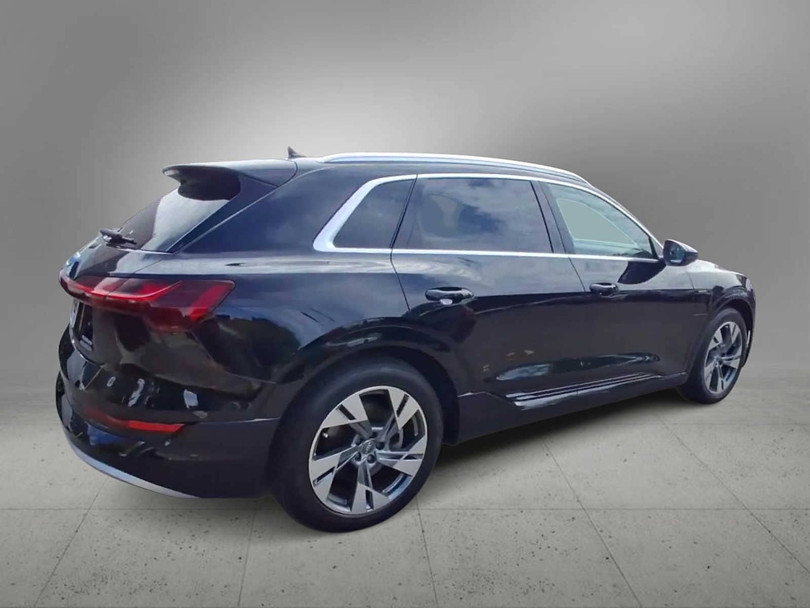 Thumbnail: 2021 Audi e-tron - 8